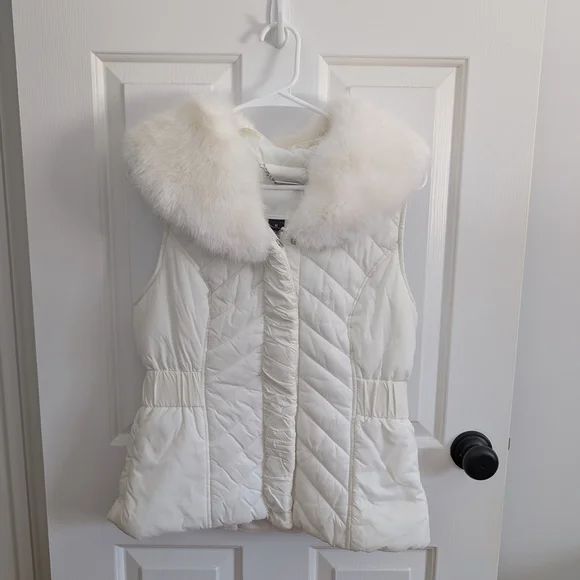 White House Black Market Women's White Faux Fur Vest - Picture 1 of 8